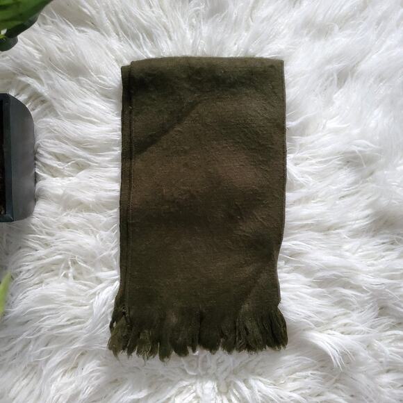 100% Wool Olive Green Fringed Scarf NWOT One Size Fits Most - Picture 1 of 2